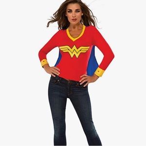 DC Comics V-neck Wonder Woman Tee cape glitter costume